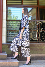 Load image into Gallery viewer, Black & White Ikat Cropped Pants